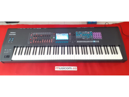 ROLAND FANTOM 8